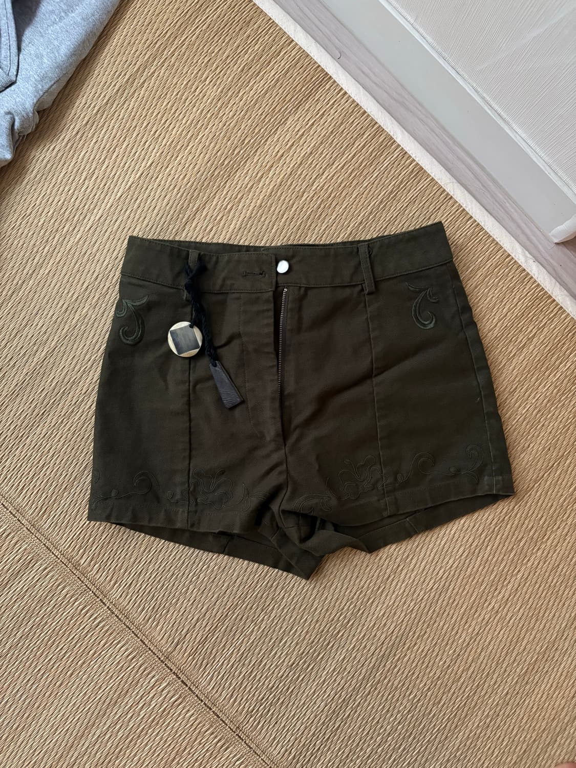 145오피스 미니쇼츠 카키 상품이미지2