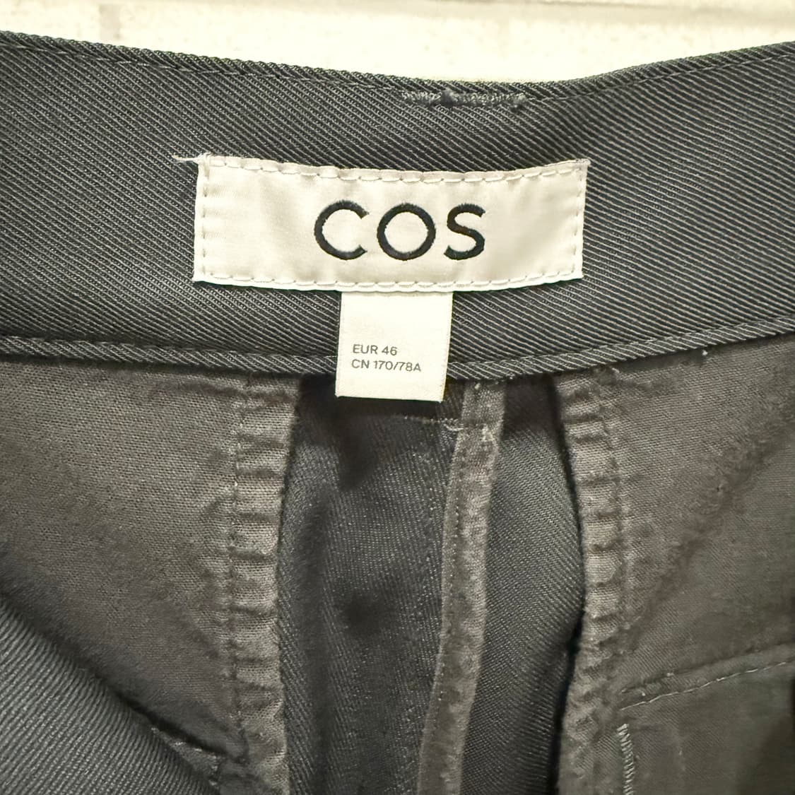 COS 코스 사틴 코튼팬츠 플랩포켓 디테일 레귤러핏 청녹 상품이미지10