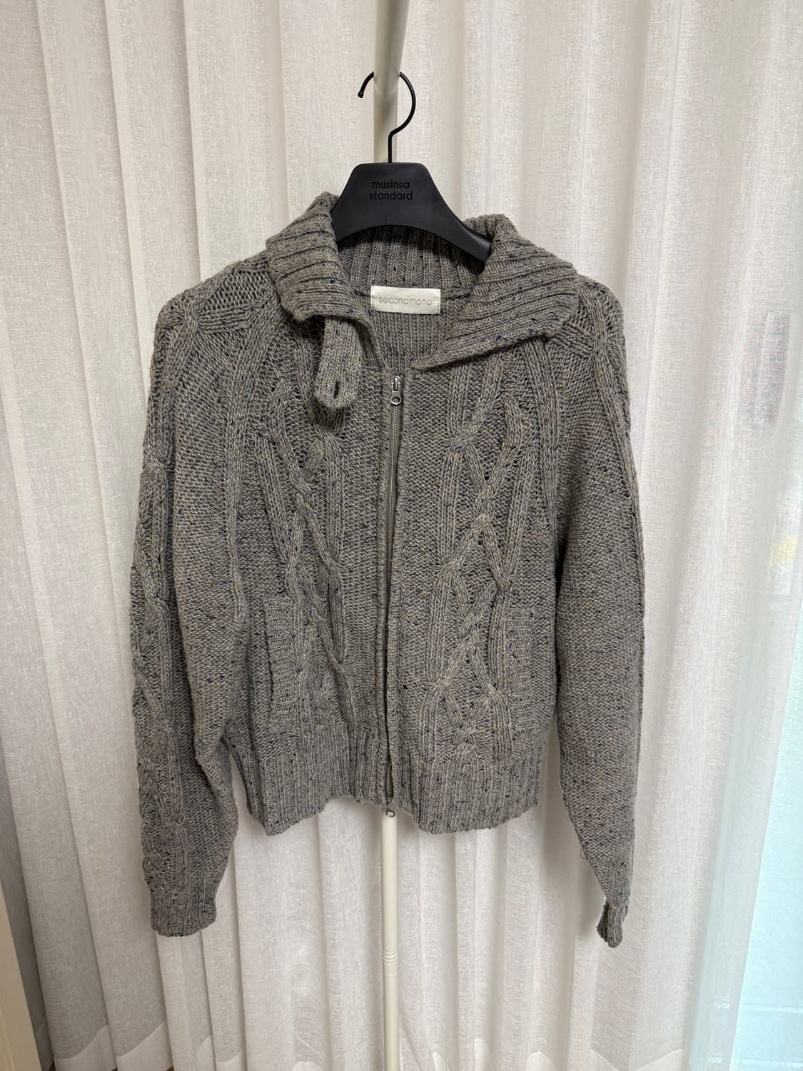 세컨모놀로그 니트집업 상품이미지1