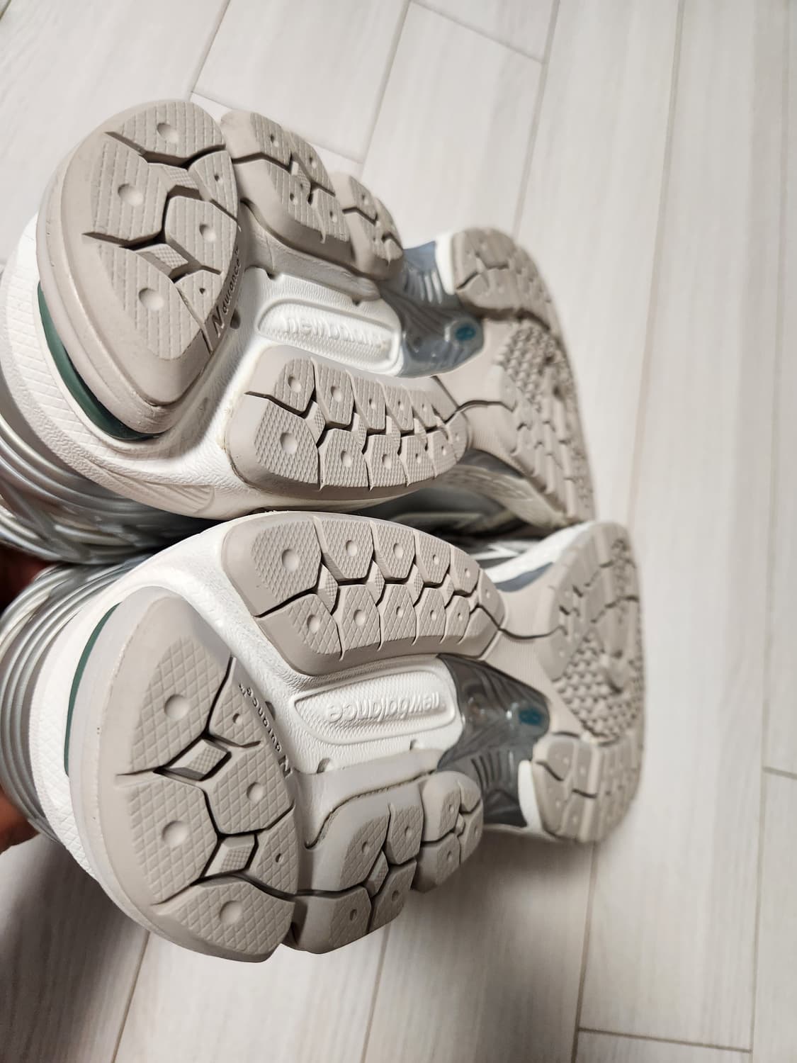 새상품급)뉴발란스 운동화 1906 M1906REE 사이즈275

몇번 안 상품이미지7