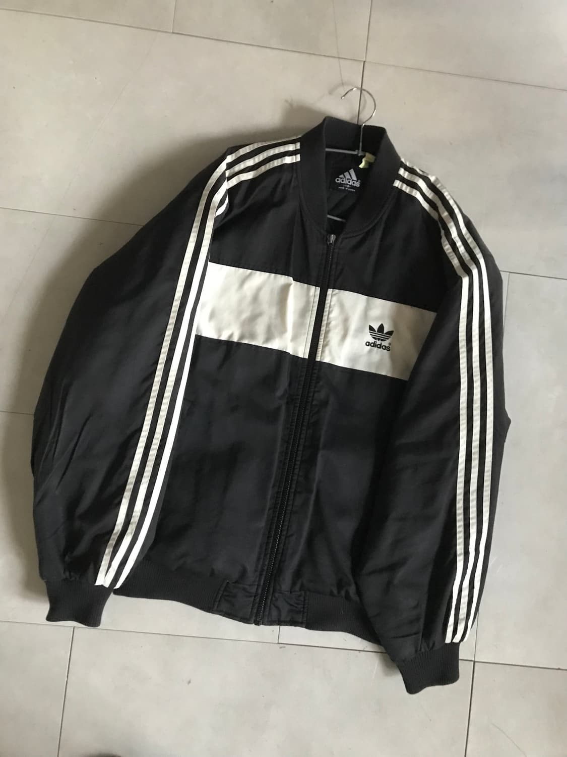 아디다스 90s 흰검 누빔패딩 상품이미지9