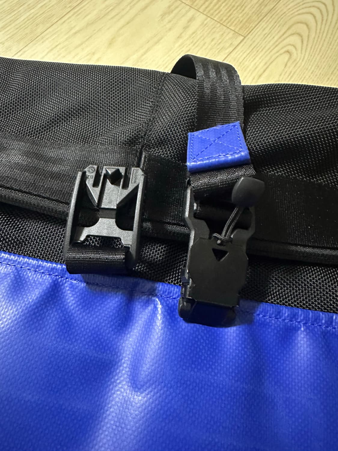 아더에러 트레이스 롤 백 블루 상품이미지6