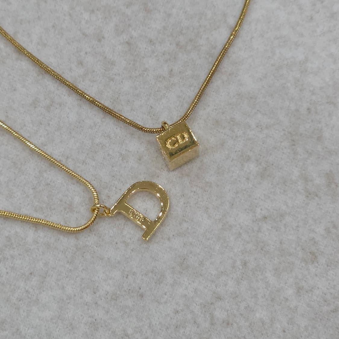 디올 금장 cd로고 큐브 목걸이(남녀공용) 상품이미지8