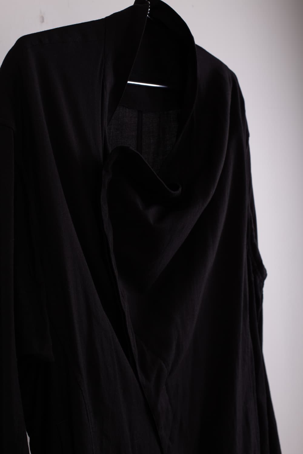 JULIUS COWL NECK ASYMMETRIC JACKET 상품이미지7
