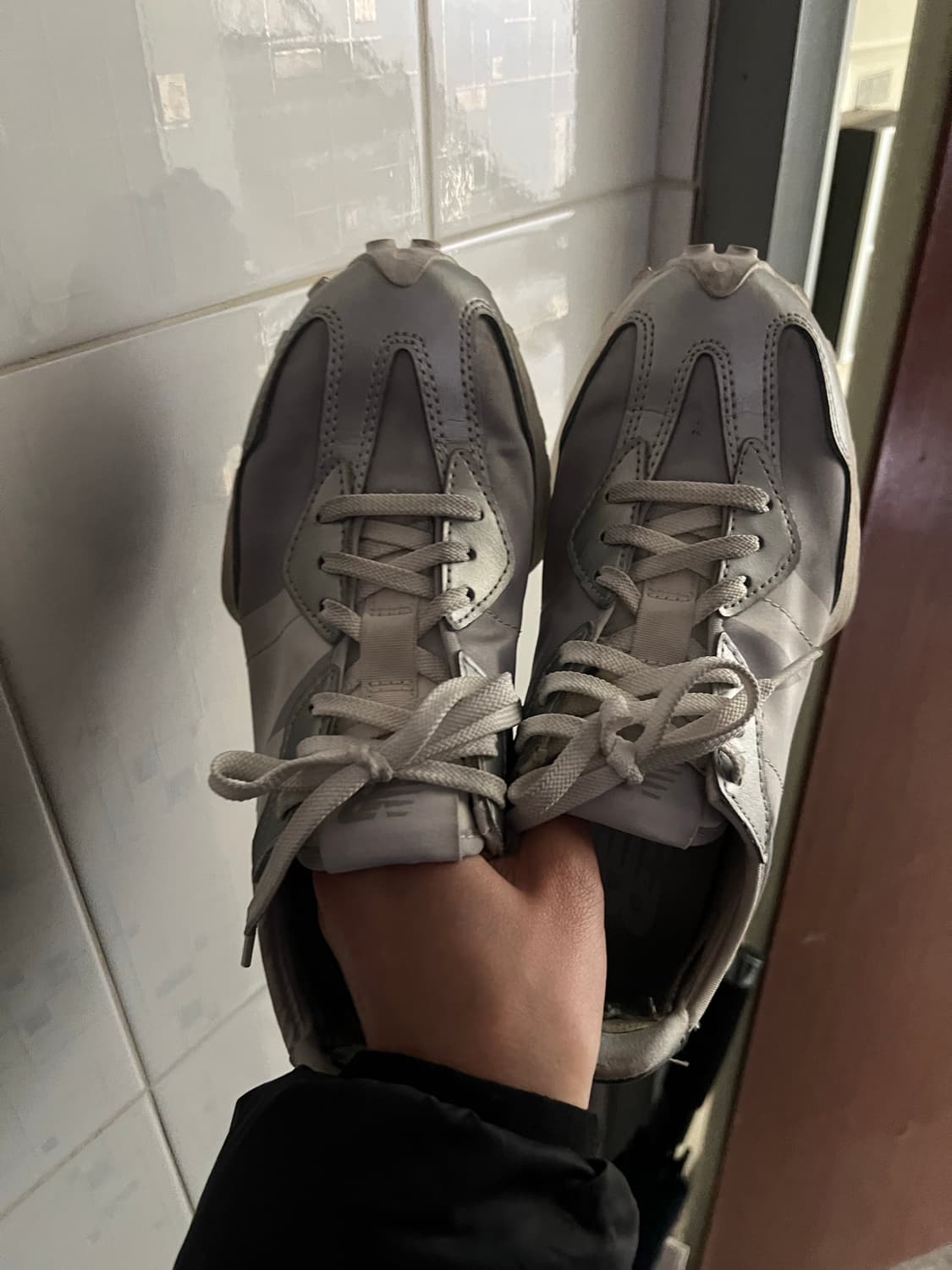 뉴발란스327 메탈릭실버 240 상품이미지2