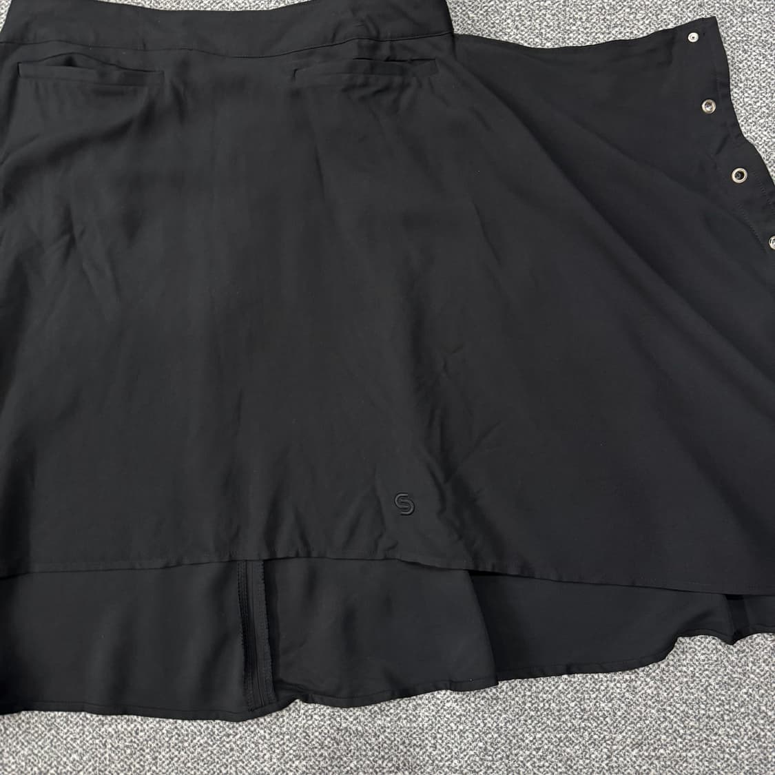 세릭 오픈 스냅 버튼 스커트 블랙 치마 상품이미지4