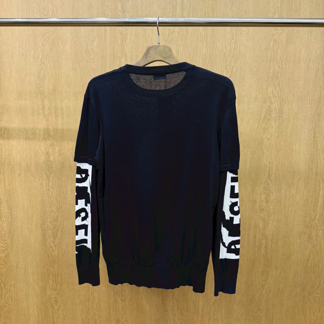 디젤 레이어드 반팔 긴팔 니트 그래픽 슬리브 로고패치 디테일 블랙 상품이미지3