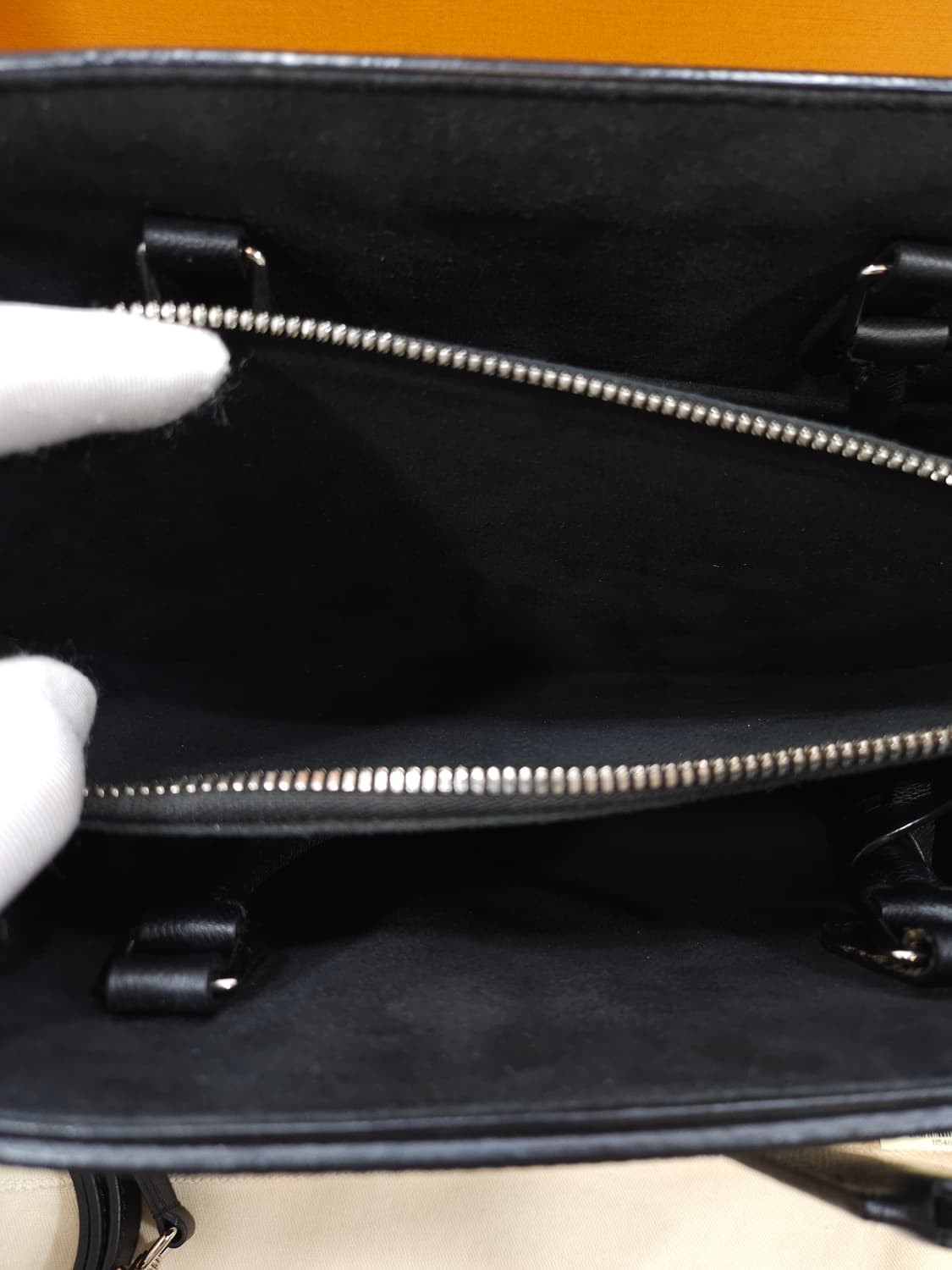 루이비통 에삐 트위스트 토트백 상품이미지6