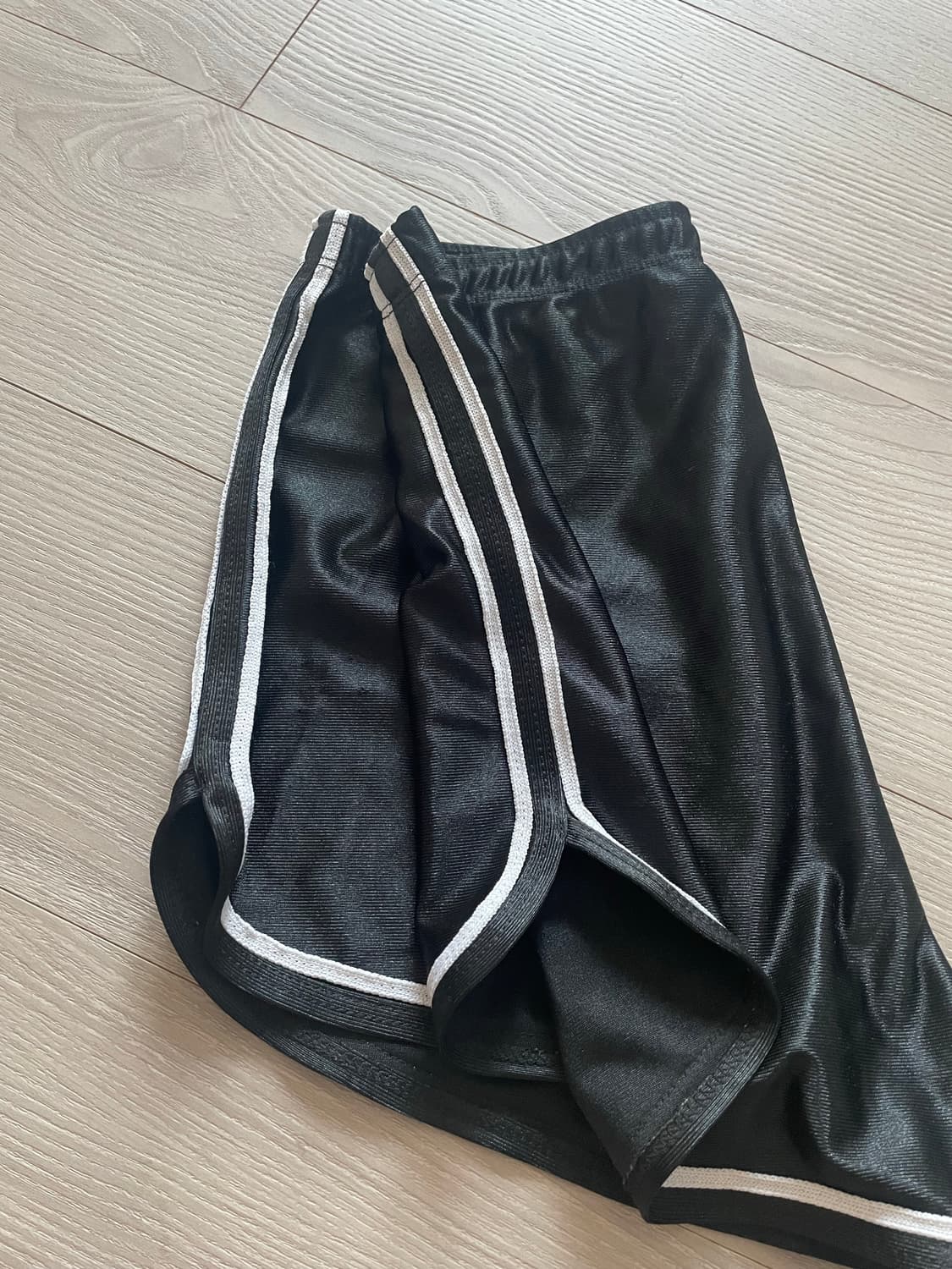 AA 돌핀바지 블랙 유광 아메리칸어페럴 상품이미지3