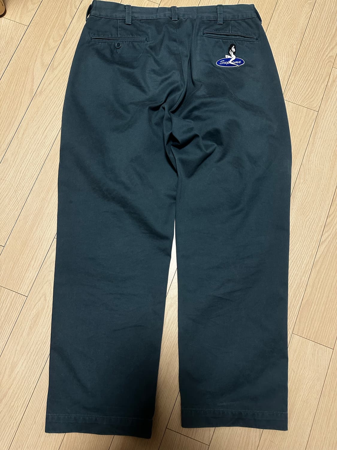 [32] 슈프림 핀업 걸 치노 슬레이트  상품이미지4