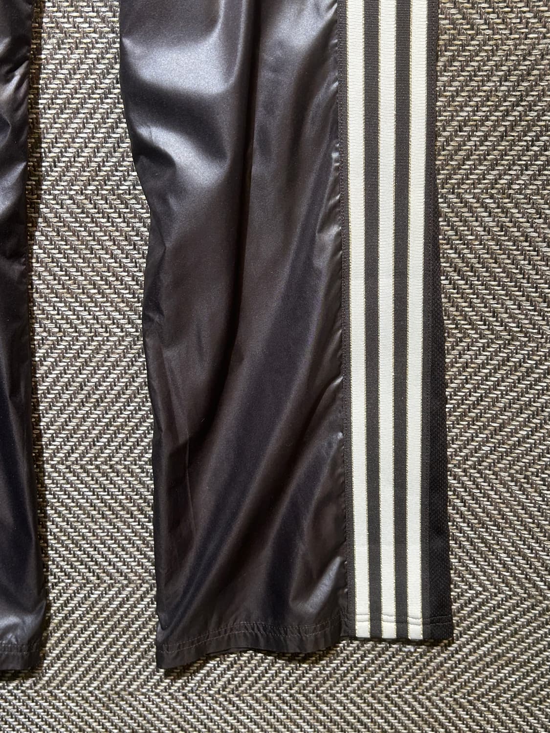 아디다스 유광브라운 디테일팬츠 부츠컷 상품이미지4