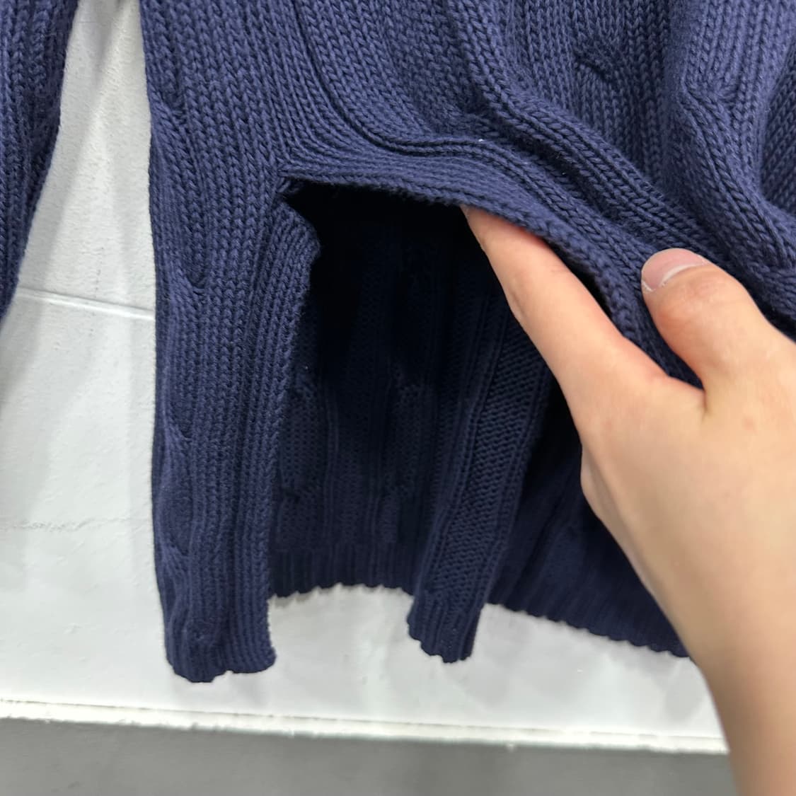 폴로 브이넥 꽈배기 트임 니트 상품이미지7