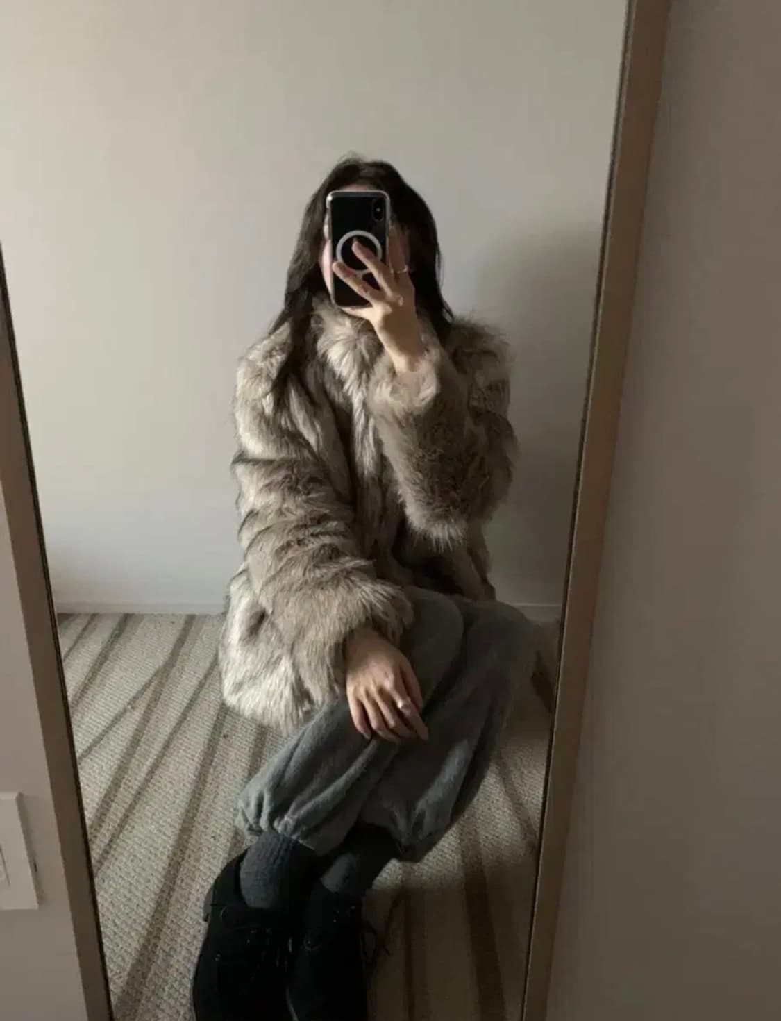 Flily 프릴리 라쿤 위스퍼 퍼 자켓 회베이지 상품이미지1