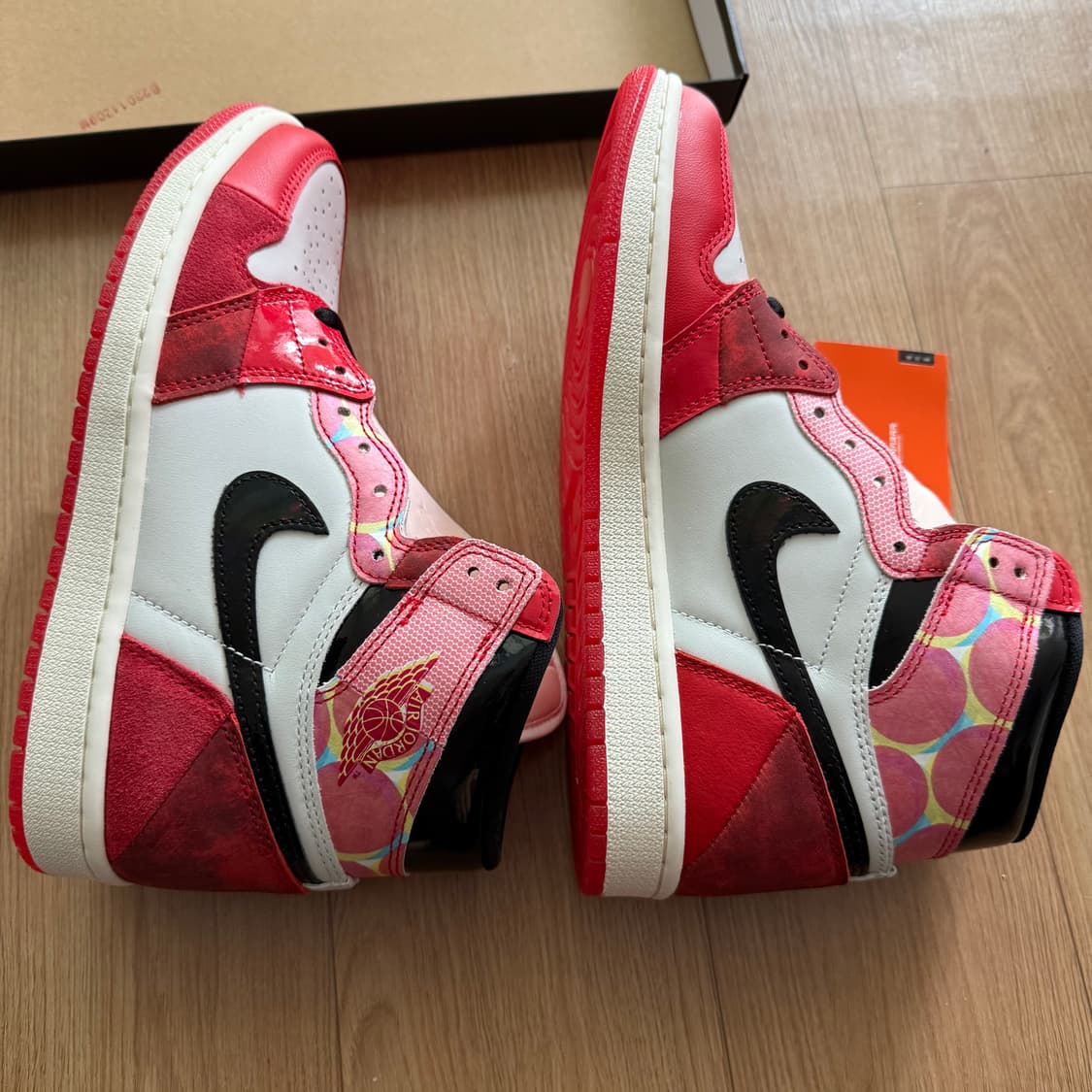 조던 1 레트로 하이 스파이더맨 넥스트 챕터 상품이미지8