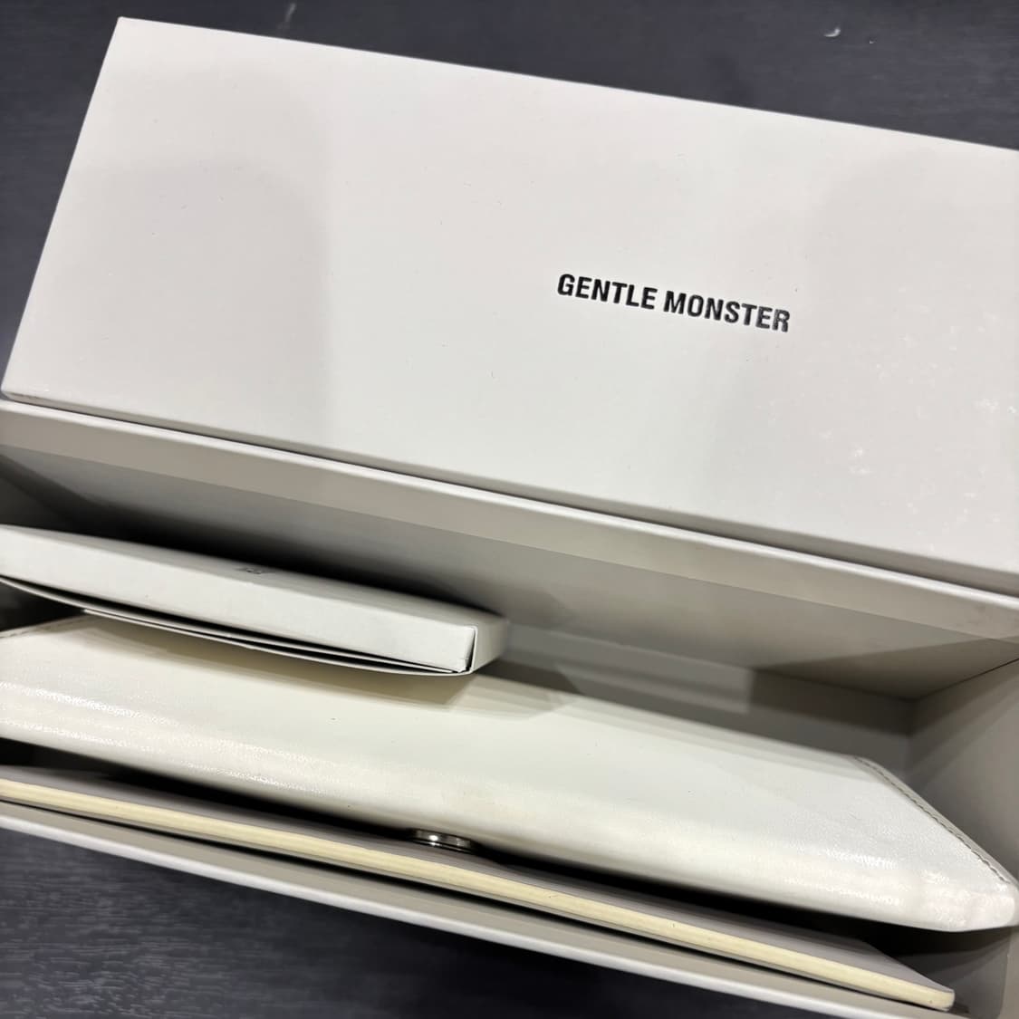 젠틀몬스터 로코코 블랙 상품이미지3