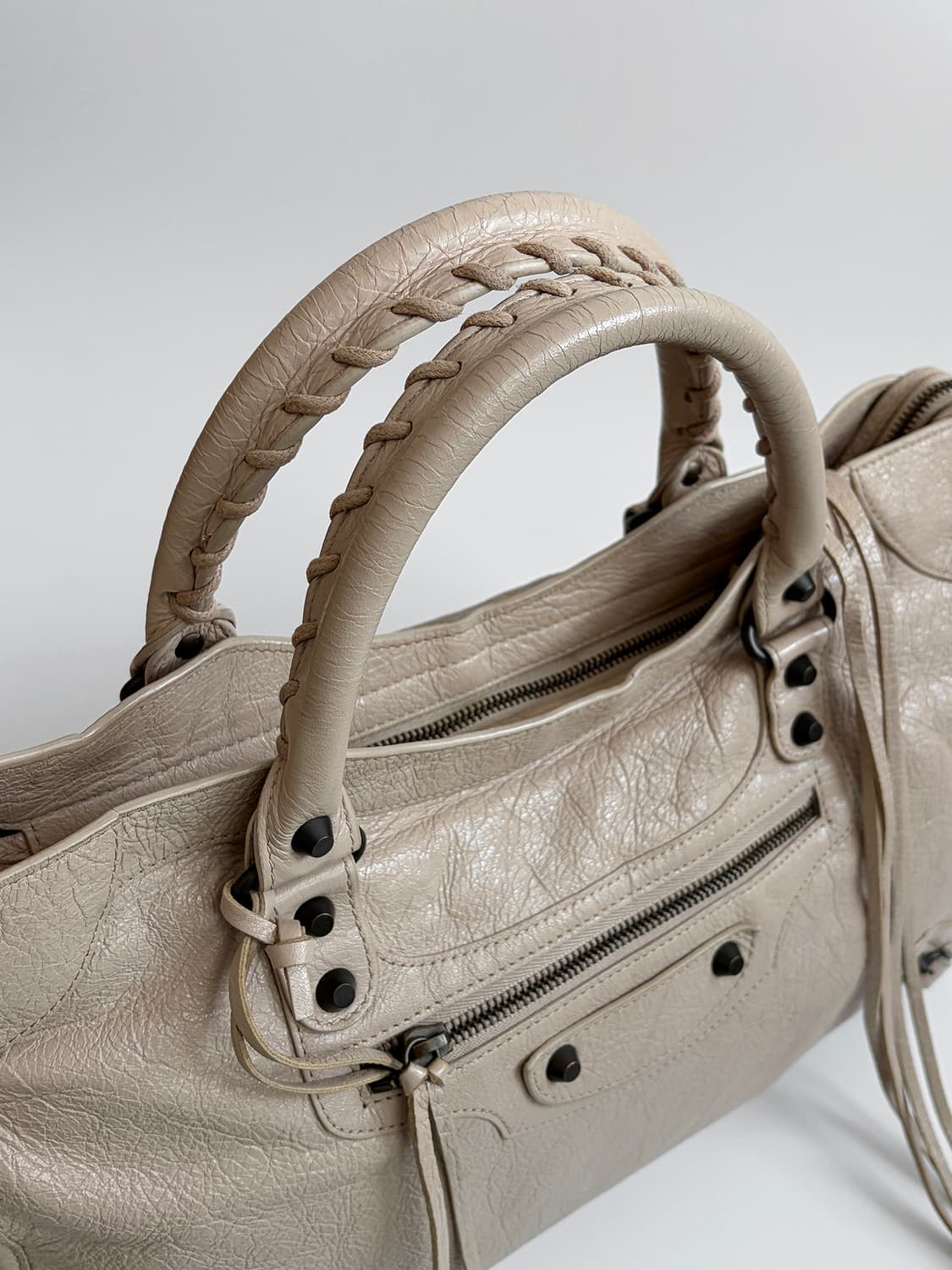 발렌시아가 클래식 시티백 미듐 판매합니다. 상품이미지5