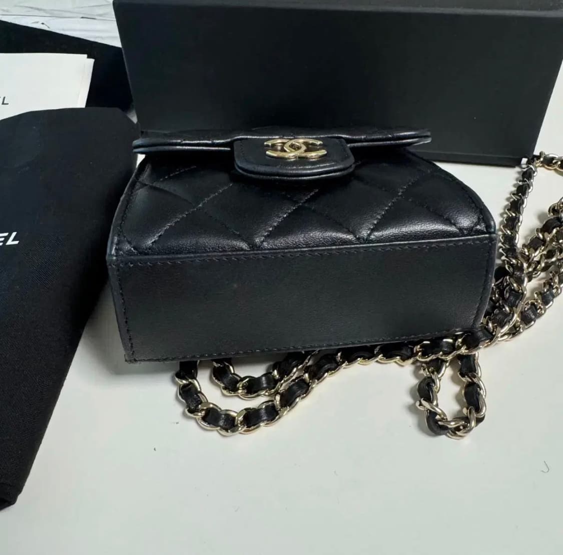 샤넬 블랙 램스킨 미니 플랩백 핸들 체인백 AP2682 상품이미지4