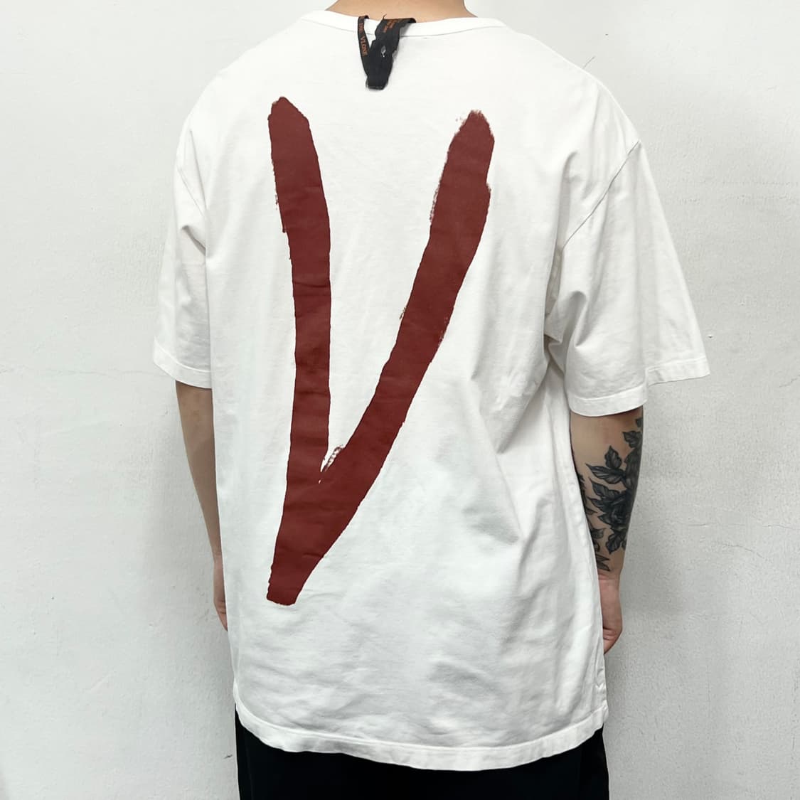브이론 19ss LONE LOVE 로고 반팔 상품이미지2