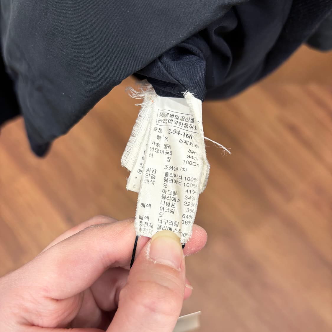 시스템 하이넥 패딩 코트 퍼 후드 허리 내장 스트링 헴라인 디테일 블랙 상품이미지7