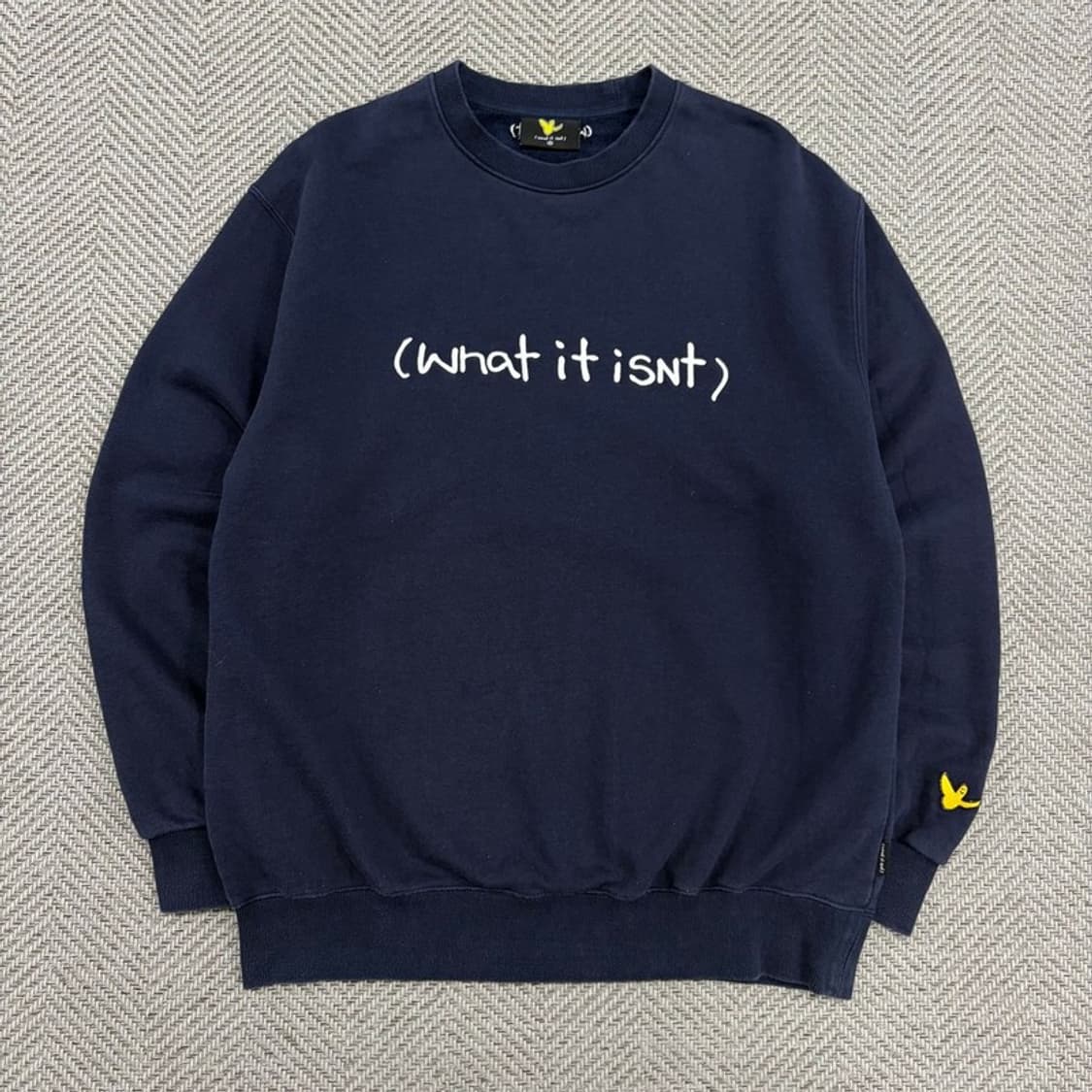 와릿이즌 자수 레터링 맨투맨 v3092 상품이미지1