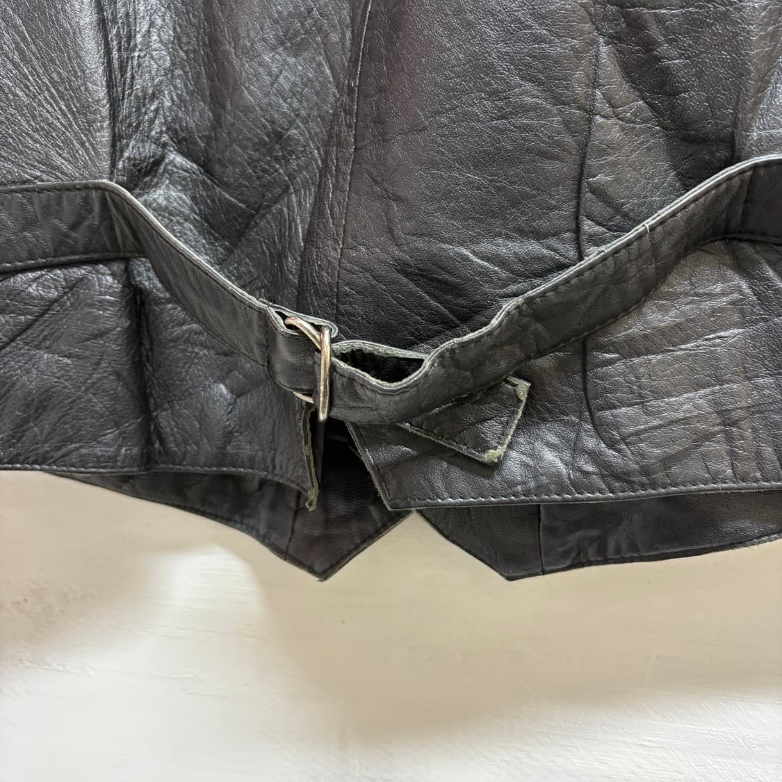 블랙 양가죽 레더 버클 베스트 조끼 상품이미지6