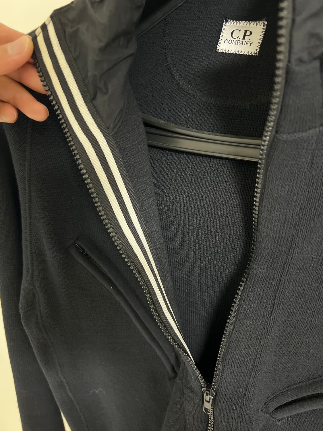 CP컴퍼니 고글후드집업니트 L 100 상품이미지6