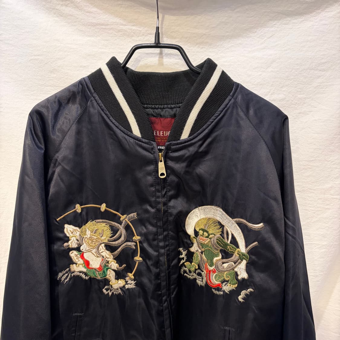 빈티지 자수 스카쟌 블랙 점퍼 상품이미지2