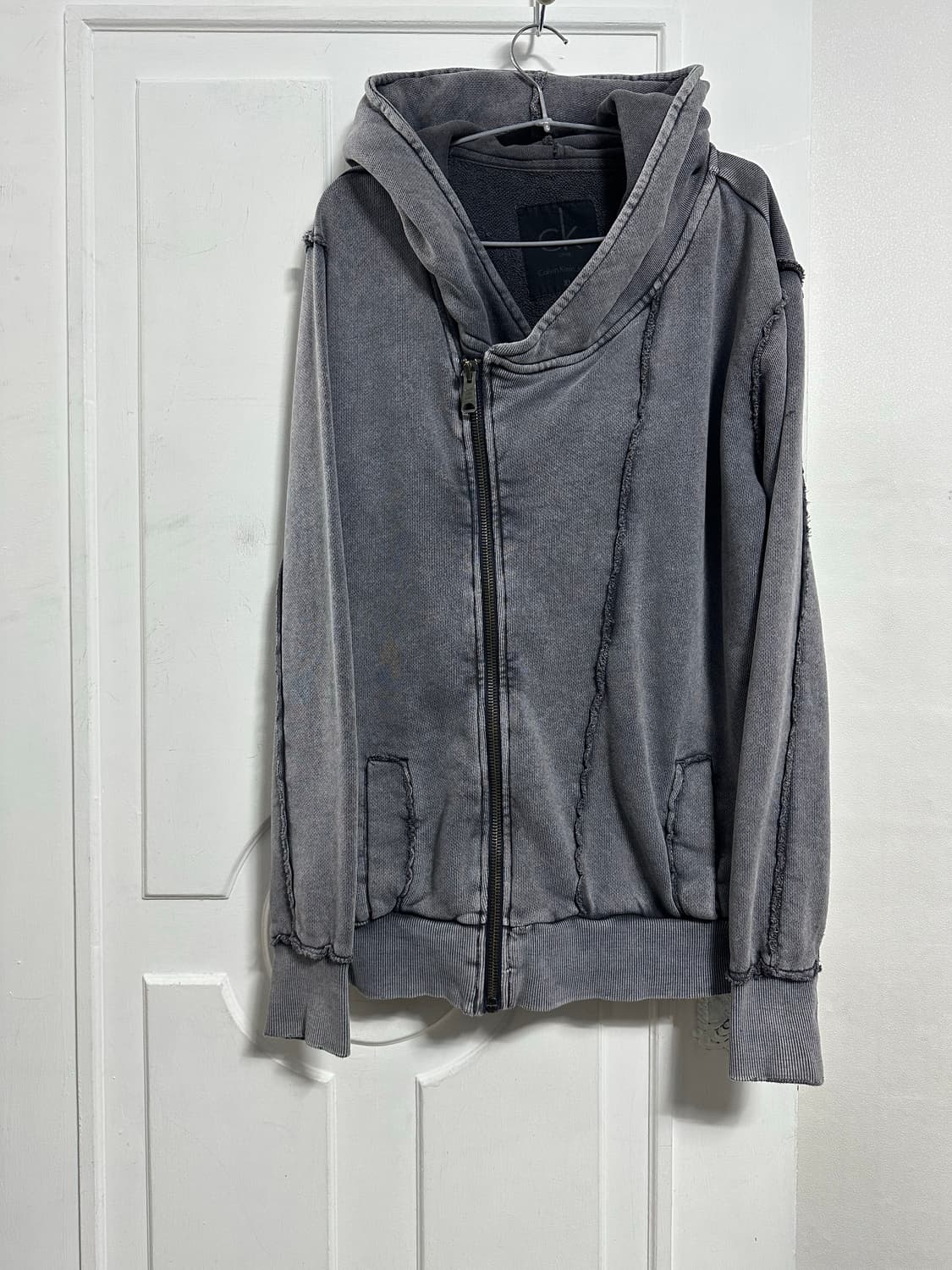 캘빈클라인 사선지퍼 절개 후드집업 상품이미지1