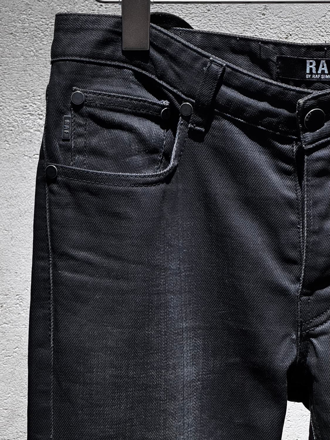 라프시몬스 슬림 블랙 코팅 데님 s 상품이미지3