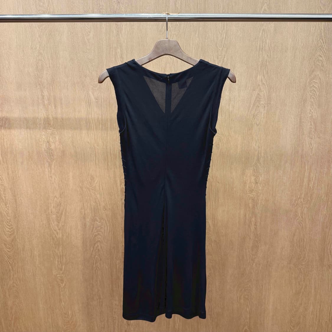 막스마라 스포트막스 슬리브리스 미디 원피스 플리츠 디테일 브랙 상품이미지3