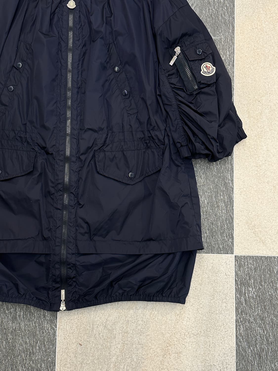 몽클레어 틸리 네이비 바람막이 하프 코트 상품이미지7