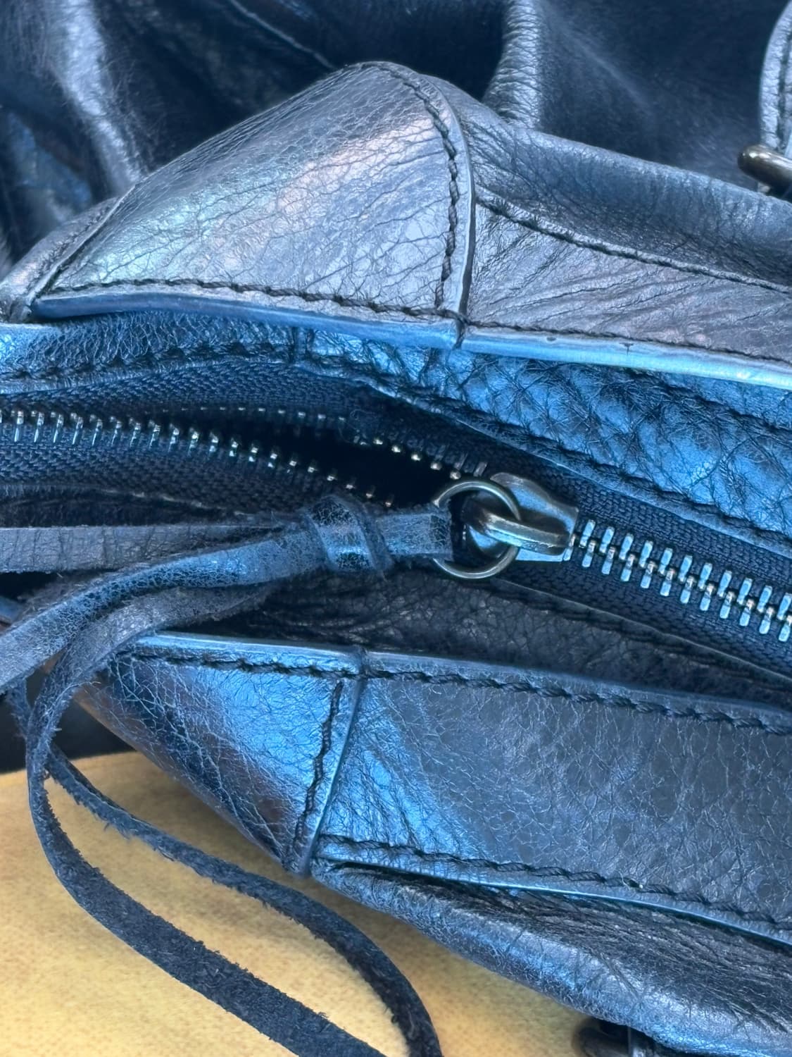 발렌시아가 모터백 시티백 숄더백 상품이미지5