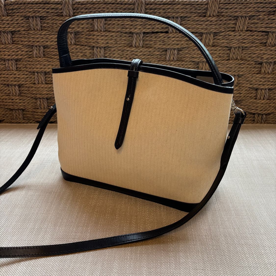 킨더살몬(KINDERSALMON) 레더 트림 캔버스 크로스바디 에크루 상품이미지1