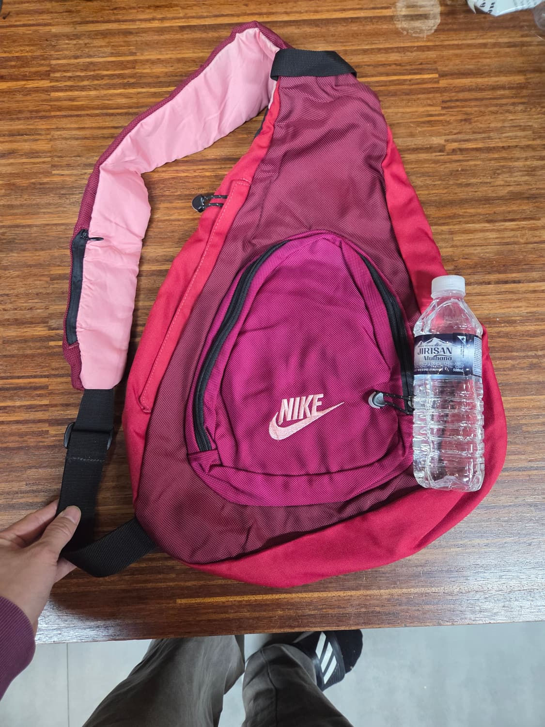 나이키 올드스쿨 00s 빅슬링백 크로스백 버건디 핑크 배색 상품이미지1