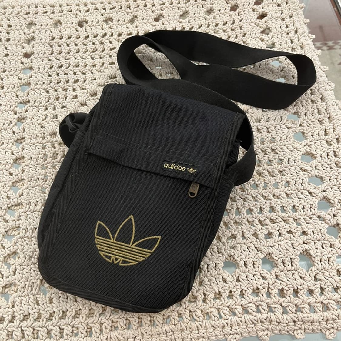 아디다스 검골 트레포일 자수 캐주얼 크로스백 C10206 상품이미지3