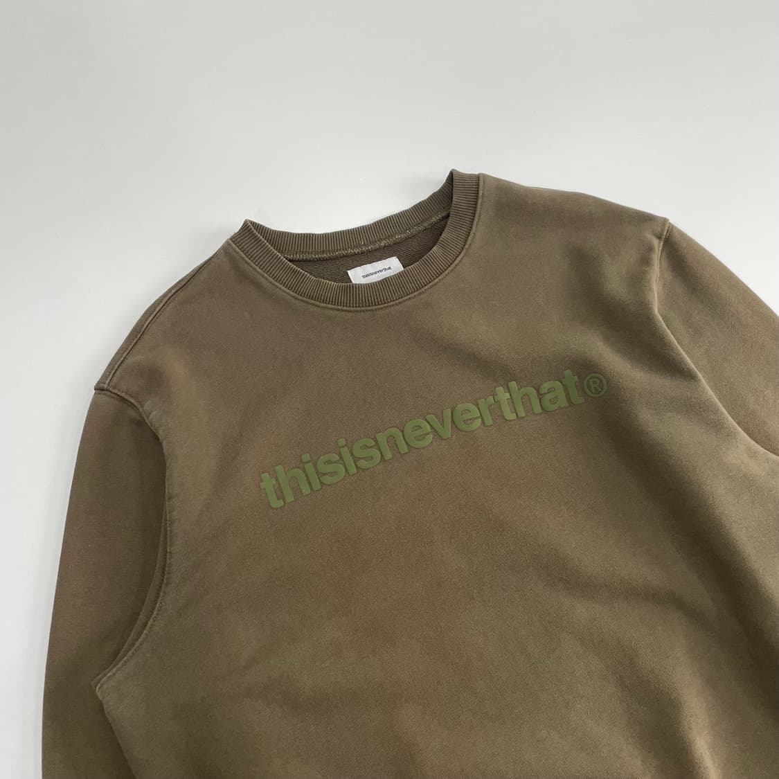 Thisisneverthat 디스이즈네버뎃 카키브라운 맨투맨 상품이미지4