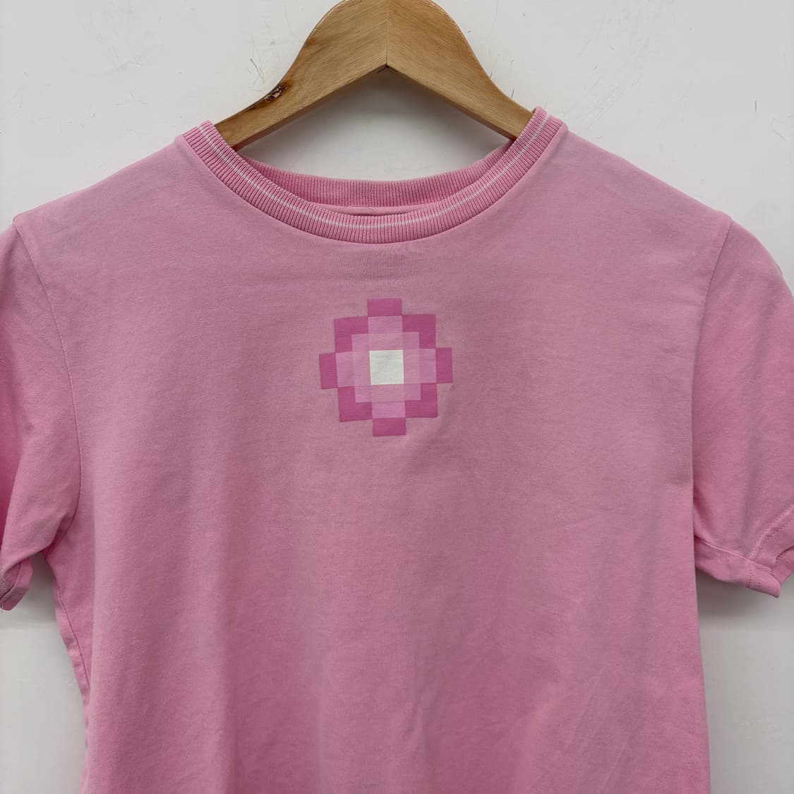꾸레쥬 핑크색 꽃 자수 크롭 반팔 티셔츠 여성S 상품이미지2