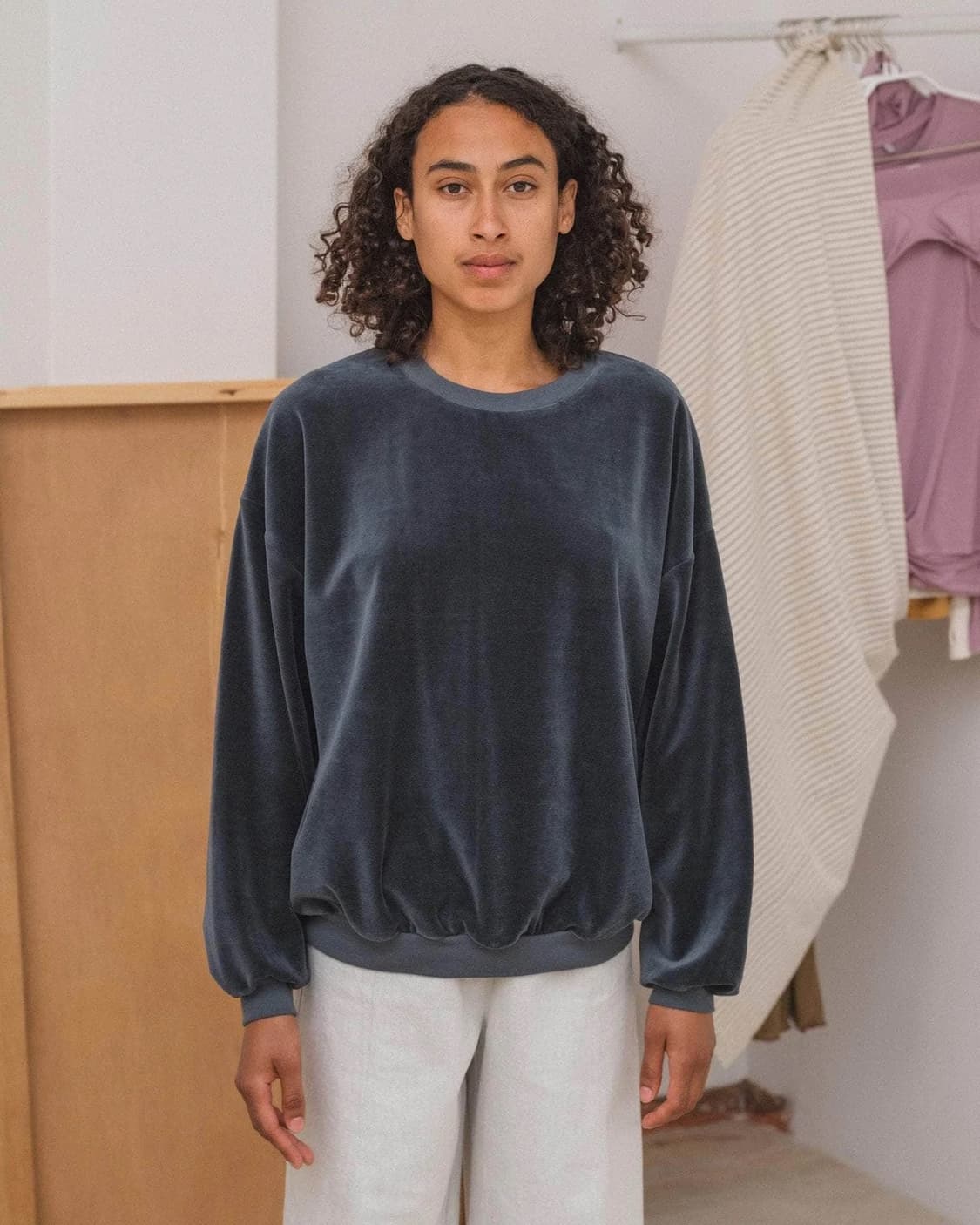 [구해요]Baserange Aim sweatshirt 상품이미지1