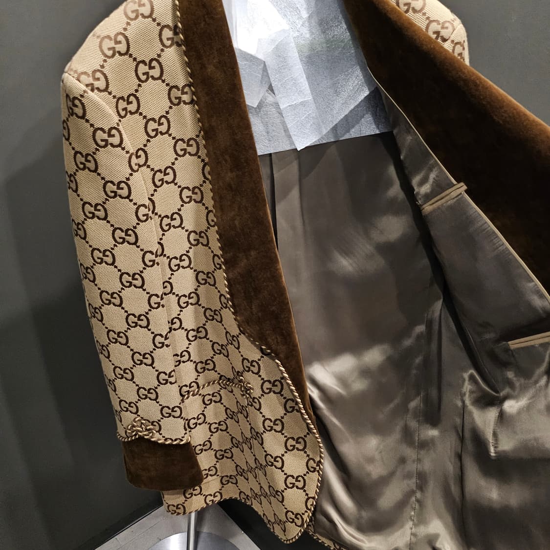 구찌 GG로고 자카드 스웨이드 카라 이정재 자켓 상품이미지5