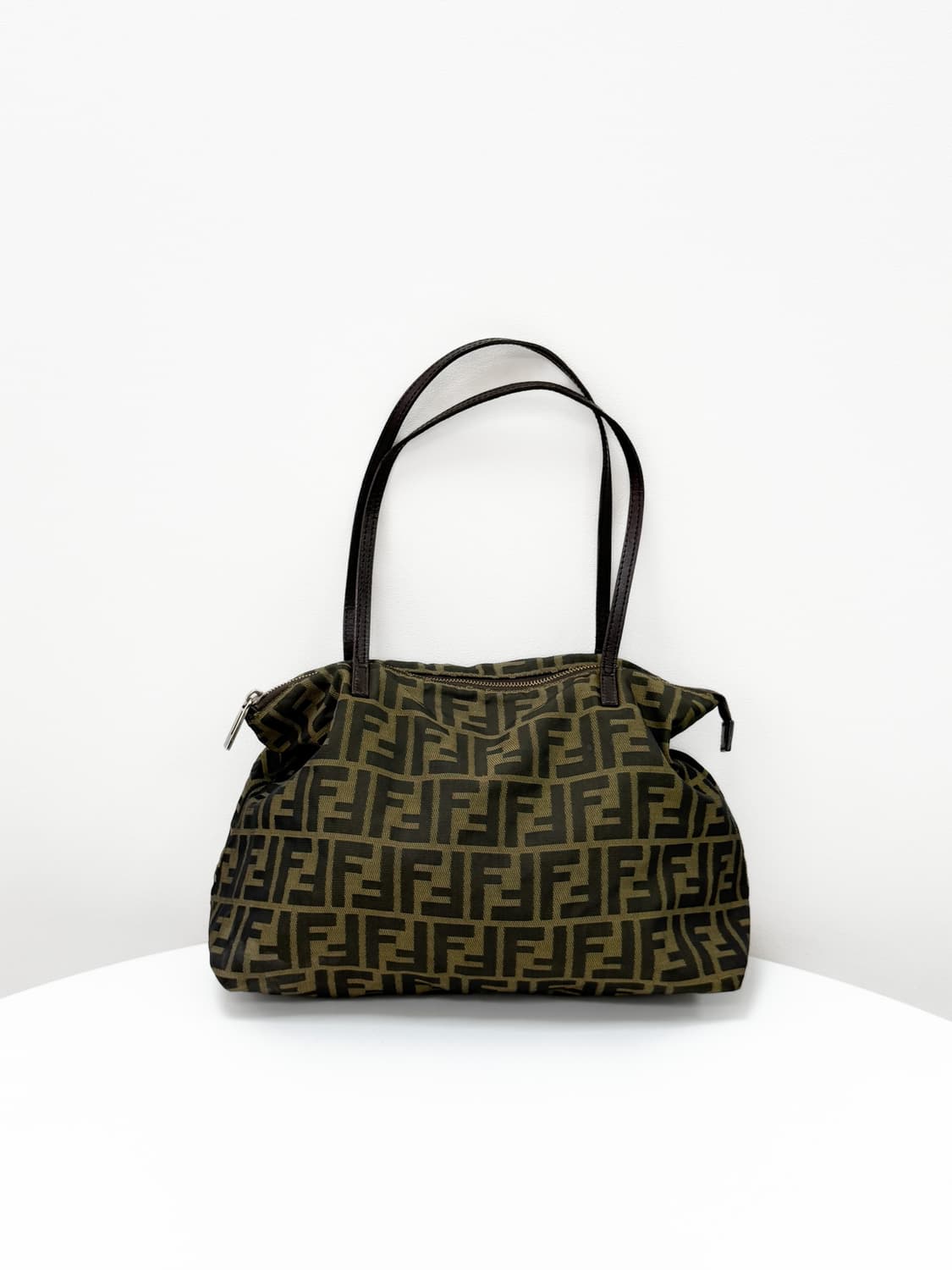 펜디 주카 자카드 숄더백 상품이미지1