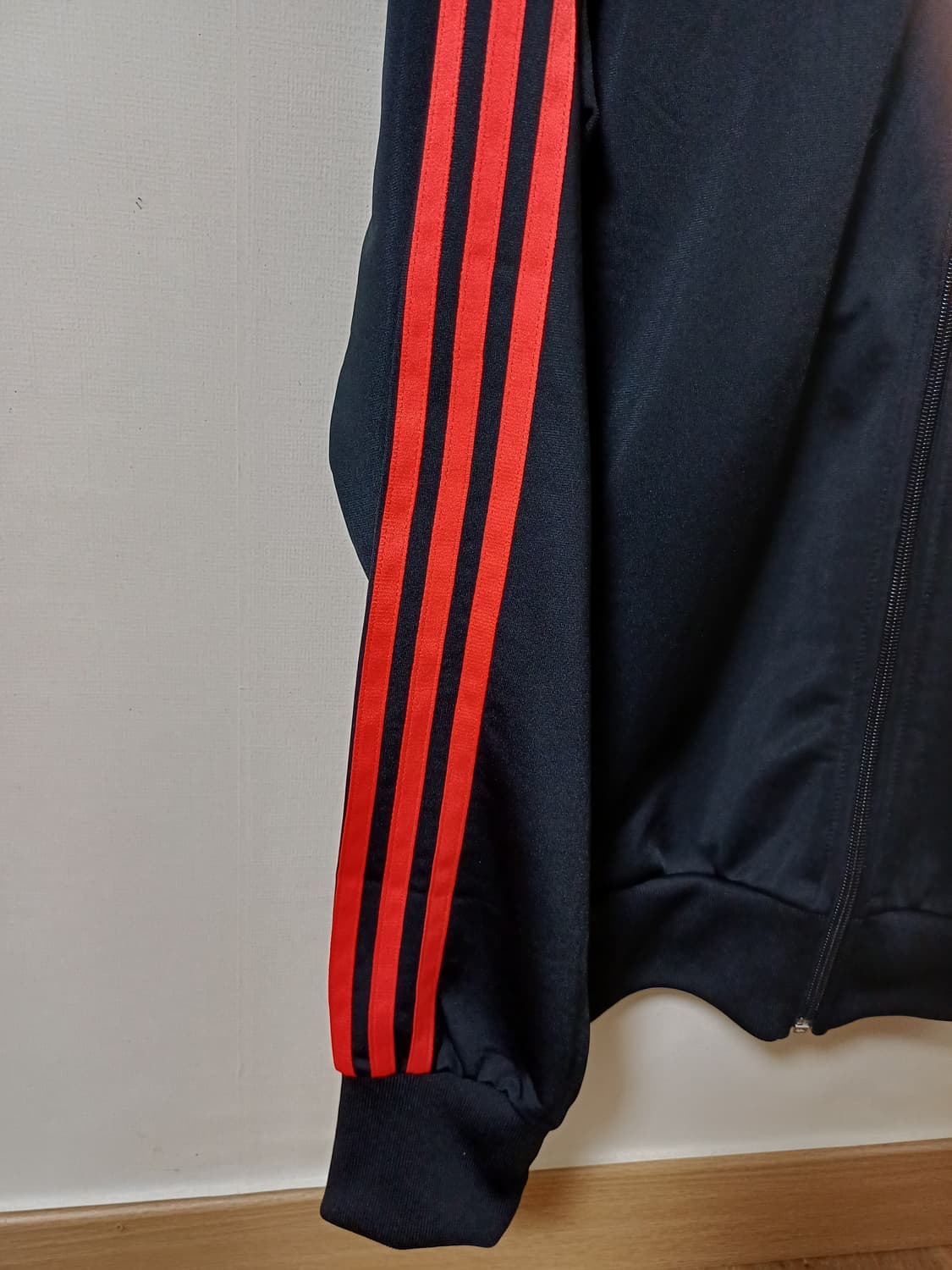 아디다스 슈퍼스타 DMC 트랙탑 져지 블랙/ 레드 상품이미지4