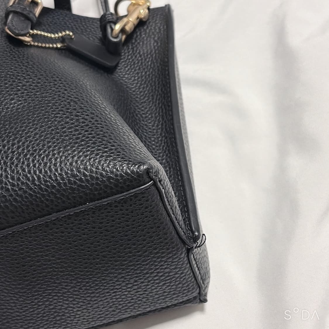 코치 블랙 레더 크로스백 토트백 상품이미지5