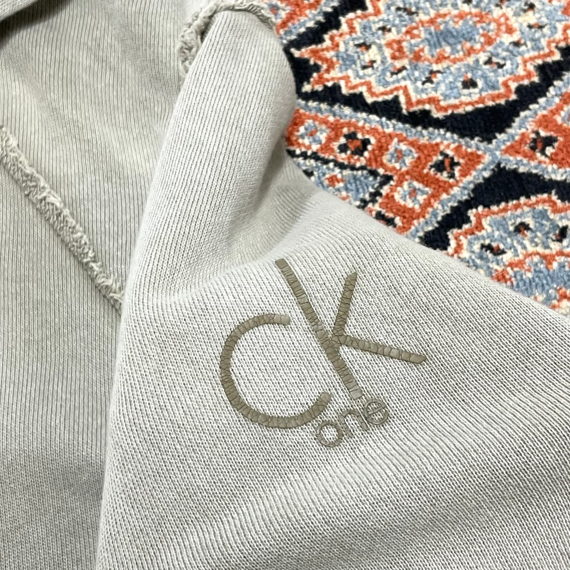 CK ONE 베이지 모크넥 후드티셔츠 남성XL  상품이미지5