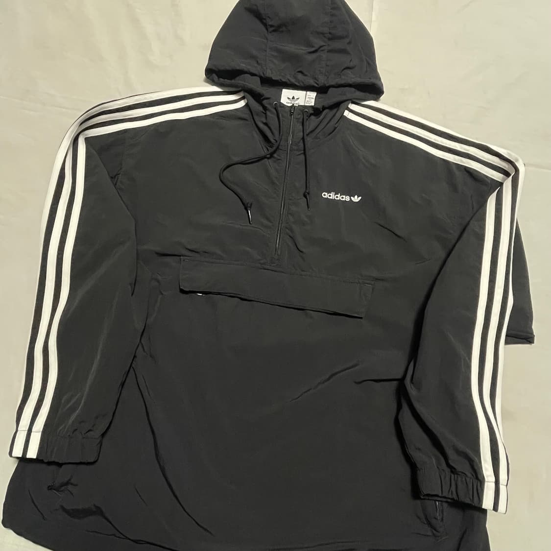 M 아디다스 스펠링 로고 블랙 후드 아노락 상품이미지3