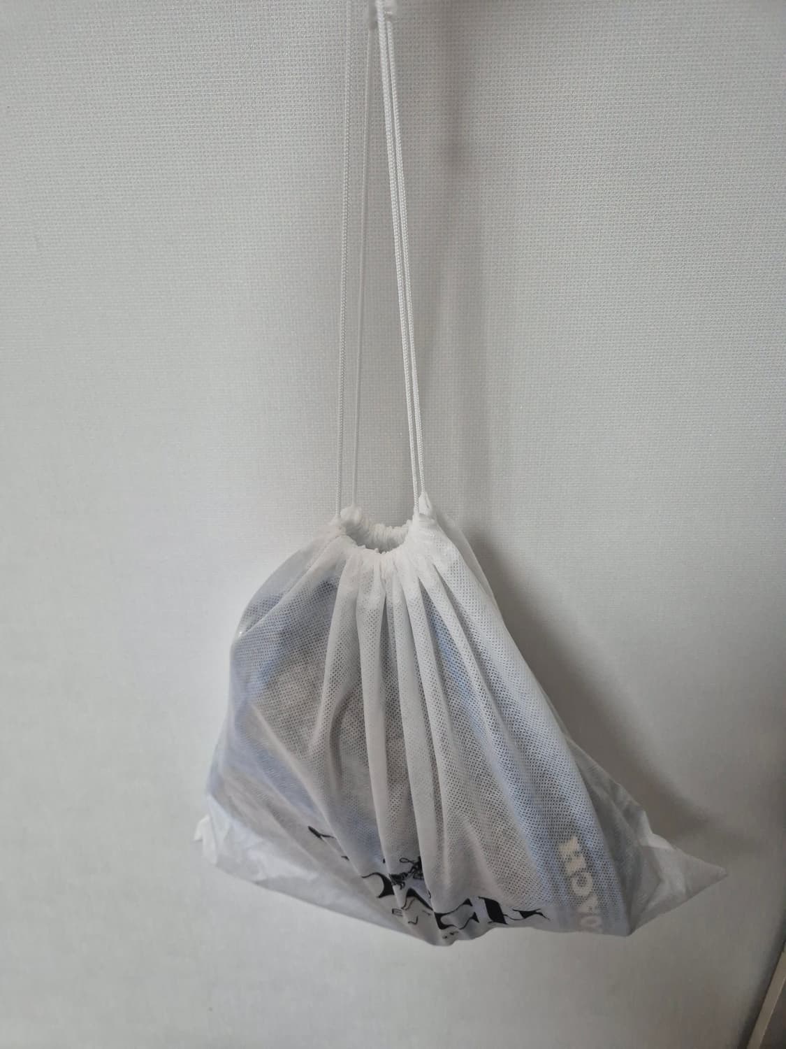 코치 허드슨 라인 크로스백입니다 상품이미지4