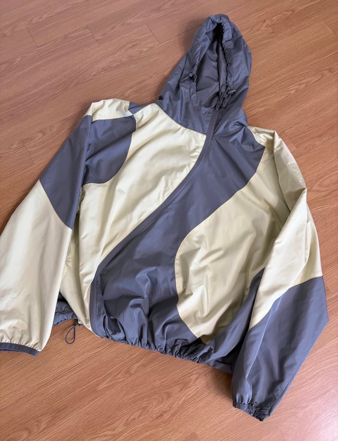 H&M 비대칭 지퍼 윈드브레이커 상품이미지2