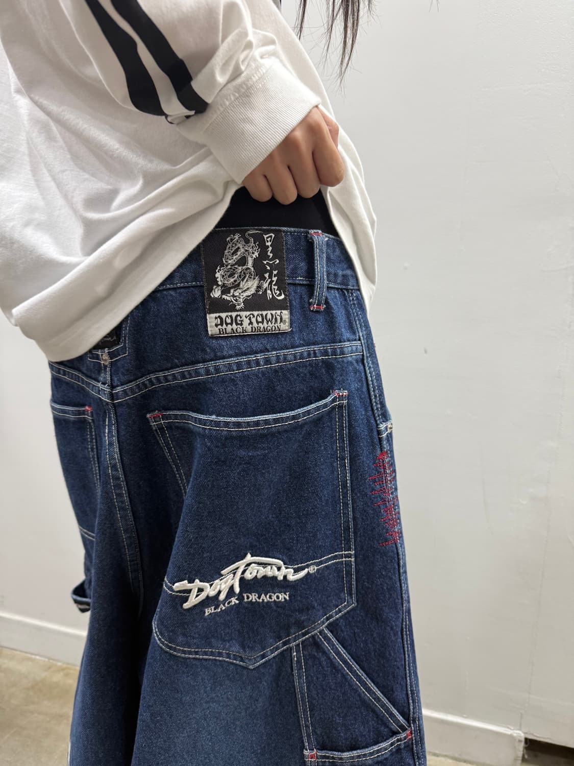 도그타운 와이드 로고 디테일 버뮤다 데님팬츠 상품이미지3