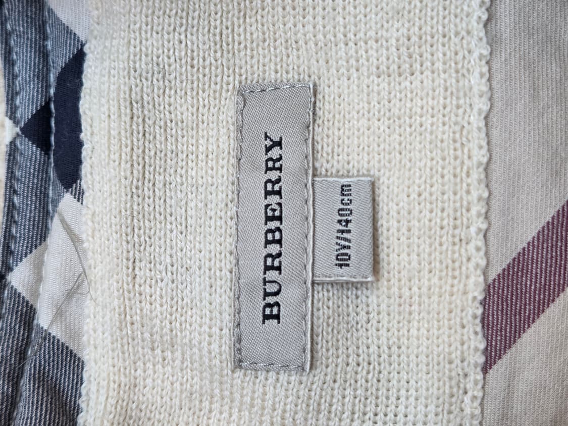버버리 키즈 가디건 140사이즈입니다. 아이보리 색상에 케이블 짜임이 고 상품이미지4