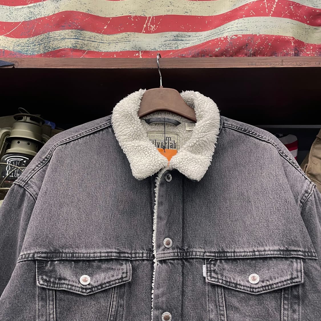 리바이스 실버탭 흑청 쉐르파 데님 트러커 자켓 상품이미지3