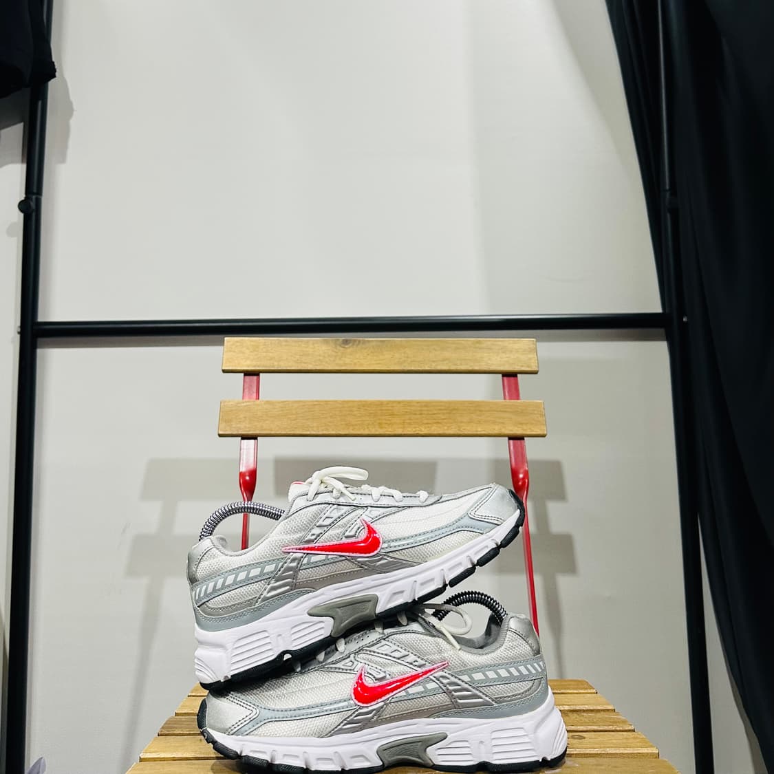 240) 나이키 운동화 여성 여자 신발 이니시에이터 메탈 그레이 상품이미지7